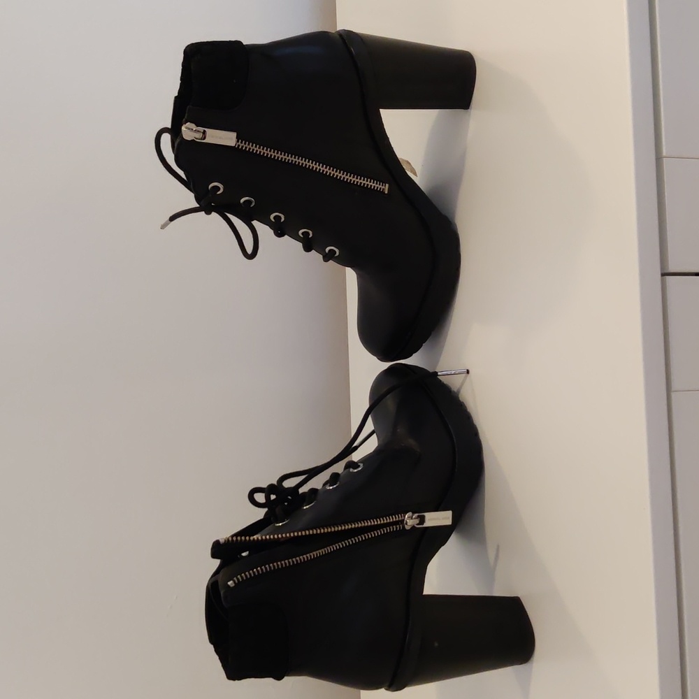 Mickael Kors leather boots
